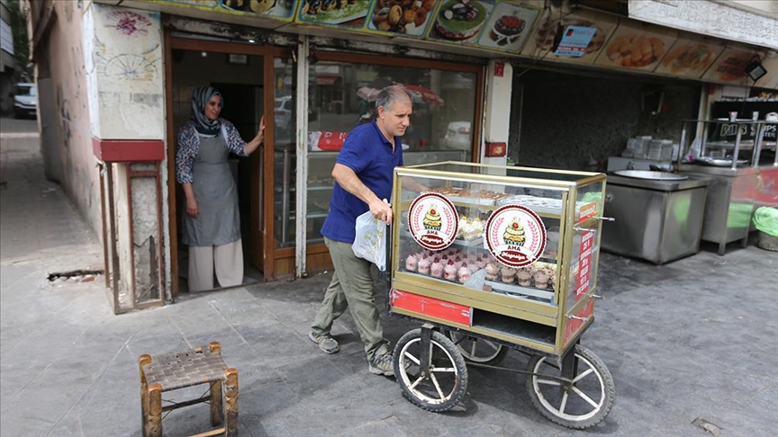 Diyarbakırlı Baran çiftinden "tatlı" hizmet