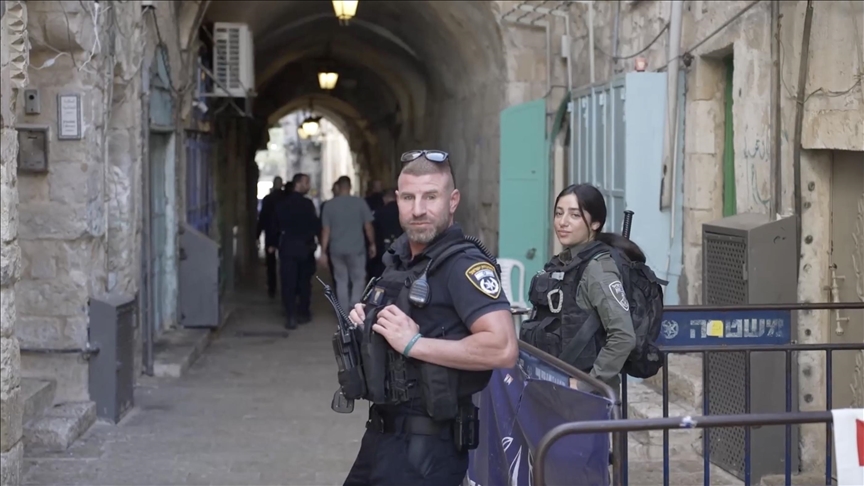 Israel army storms Ibrahimi Mosque in Hebron, forbids call to prayer