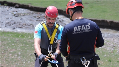AFAD "100 bin arama kurtarma personeli" hedefiyle Kars'ta gönüllü yetiştiriyor