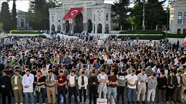 إسطنبول.. طلاب 20 جامعة يتظاهرون تضامنا مع غزة