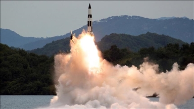 كوريا الشمالية تختبر صاروخا باليستيا مزودا بنظام ملاحة مستقل