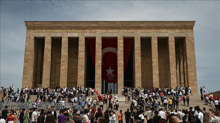 Anıtkabir, 19 Mayıs\'ta 220 bini aşkın ziyaretçiyi ağırladı
