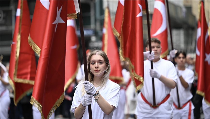 Turkish American group celebrates Turkish Day Parade in New York