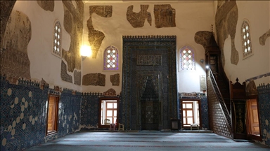 Edirne'deki Muradiye Camisi'nin çinileri ve kalem işleri ilk günkü orijinalliğini koruyor