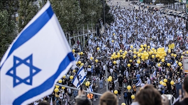 İsrailli göstericiler, erken seçim talebiyle Kudüs'ün girişini trafiğe kapattı