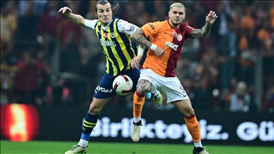 Galatasaray title party delayed as 10-man Fenerbahce seal road win in Istanbul derby