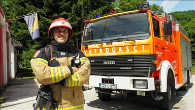 Jasmin Žigić iz BiH trči u vatrogasnoj opremi za liječenje oboljelih ljudi