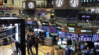 US stock exchanges close Monday mixed