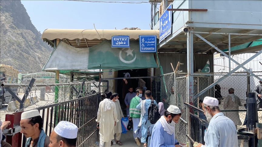 Key border crossing between Pakistan, Afghanistan remains shut despite truce