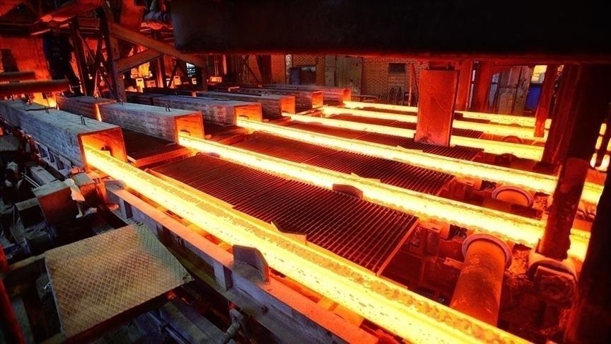 World crude steel production falls 5% in April