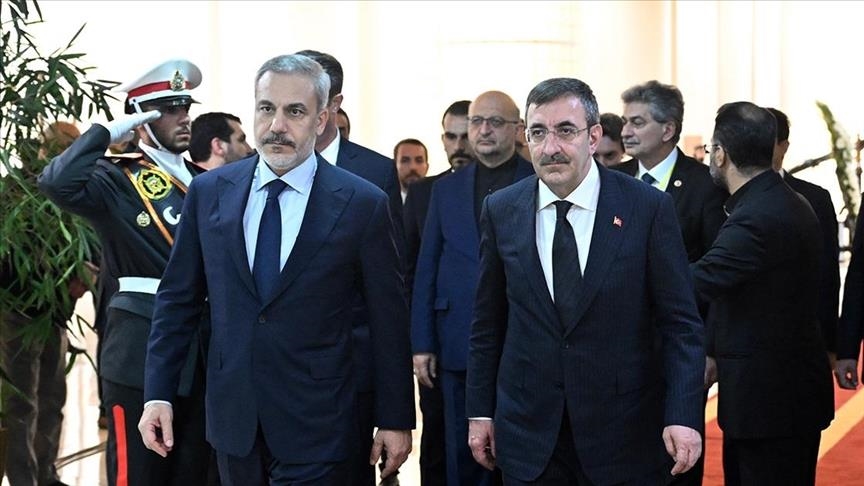 В церемонии прощaния с президентом Раиси участвовали вице-президент и глава МИД Турции