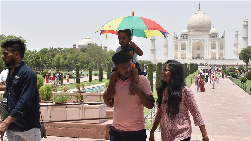 India, Pakistan shut schools in several cities as temperatures soar