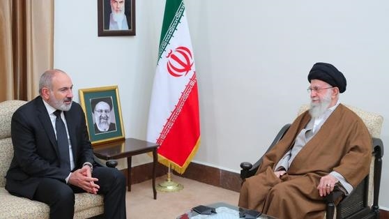آیت‌الله خامنه‌ای در دیدار با پاشینیان: مسائل مربوط به ایران و ارمنستان با دقت و مراقبت انجام شود