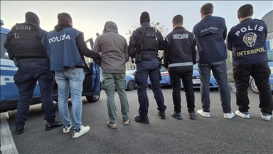 Italy nabs 19 suspects including crime boss wanted by Türkiye on red notice