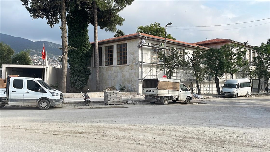 Hatay'da hasarlı müzeden dönüştürülen kütüphane kitap meraklılarıyla buluşacak