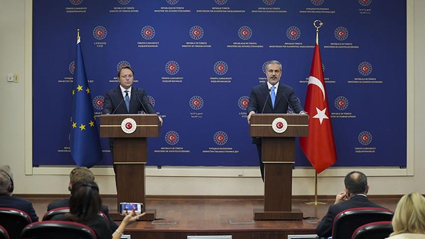 فيدان يدعو الاتحاد الأوروبي للبدء ببحث رفع التأشيرة عن الأتراك