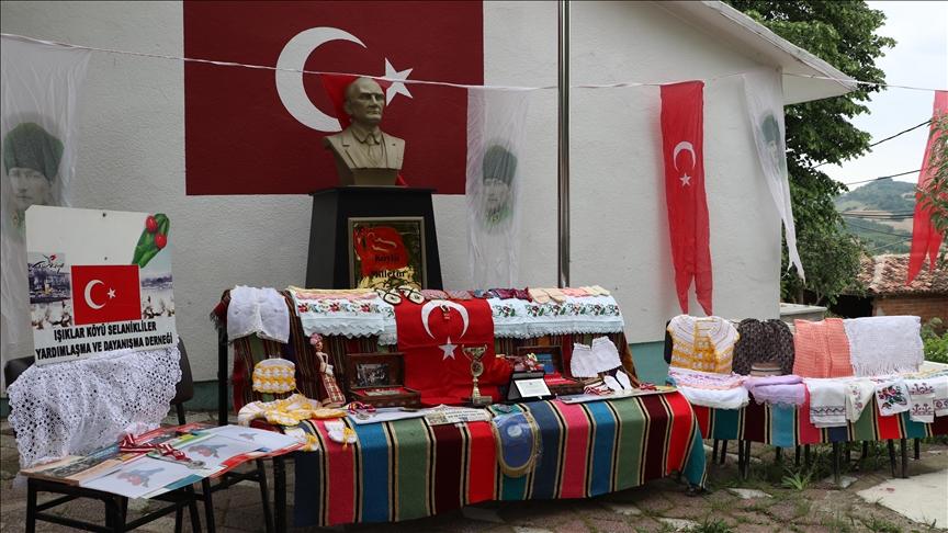 Tekirdağ'da yaşayan mübadiller köyde açılan sergiyle anılarını tazeledi