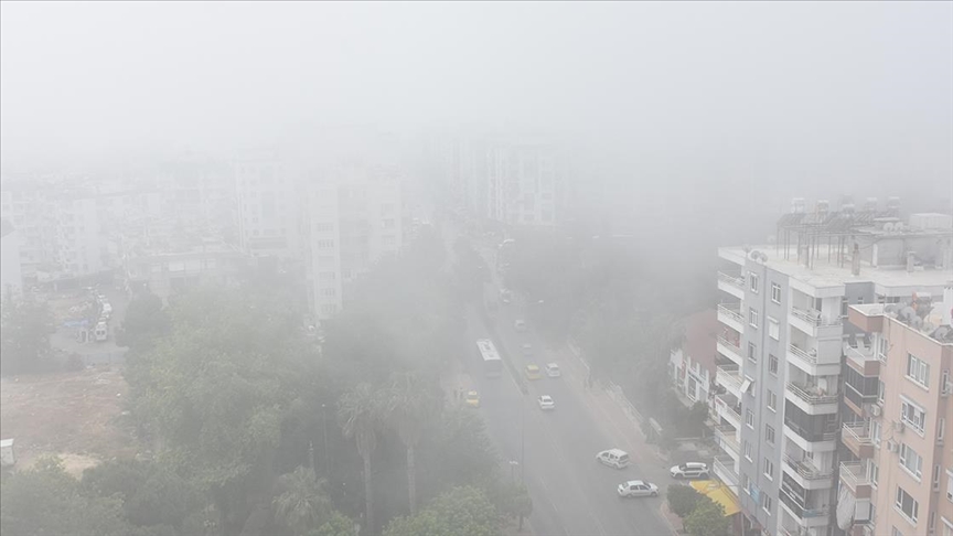 Antalya'da sis ve toz taşınımı etkili oldu