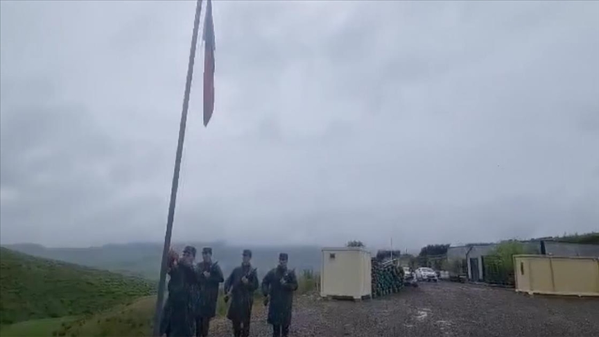 Ermenistan'ın iade ettiği 4 köye Azerbaycan bayrakları çekildi