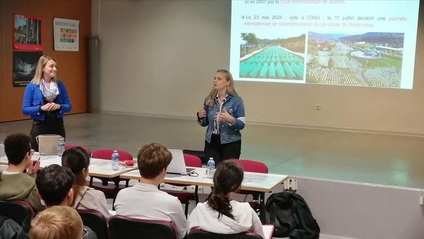 Sedina Delić-Tanović, preživjela žrtva genocida u Srebrenici, održala predavanje učenicima u Francuskoj