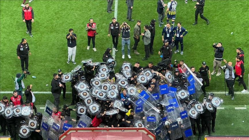 Galatasaray-Fenerbahçe derbisinin ardından yaşanan olaylara ilişkin 3 şüpheliye yurt dışı çıkış yasağı