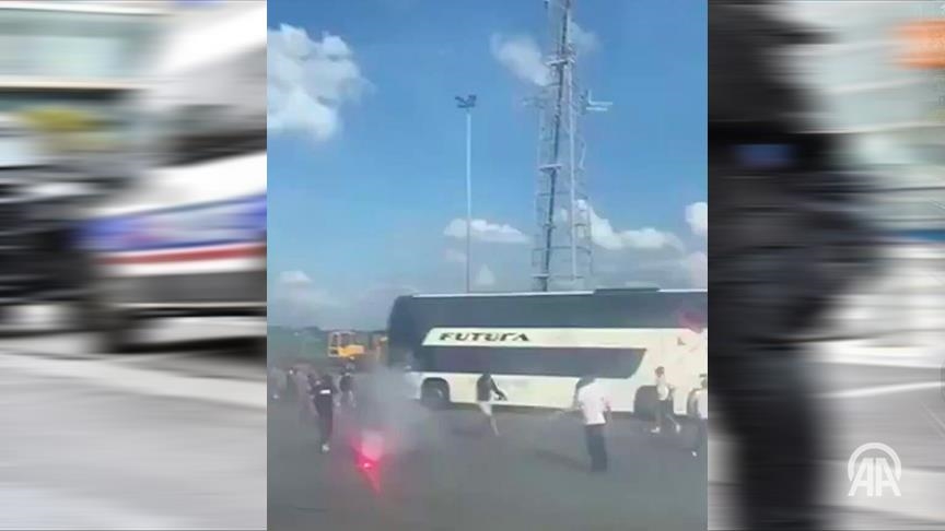 France : Une importante rixe en cours entre supporters de l’OL et du PSG avant la finale de la coupe de France  