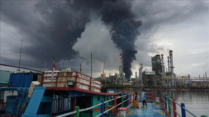 Fire breaks out at major oil refinery in Indonesia