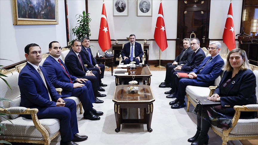 Cumhurbaşkanı Yardımcısı Yılmaz, Tacikistan Sanayi ve Yeni Teknolojiler Bakanı Kabir'i kabul etti