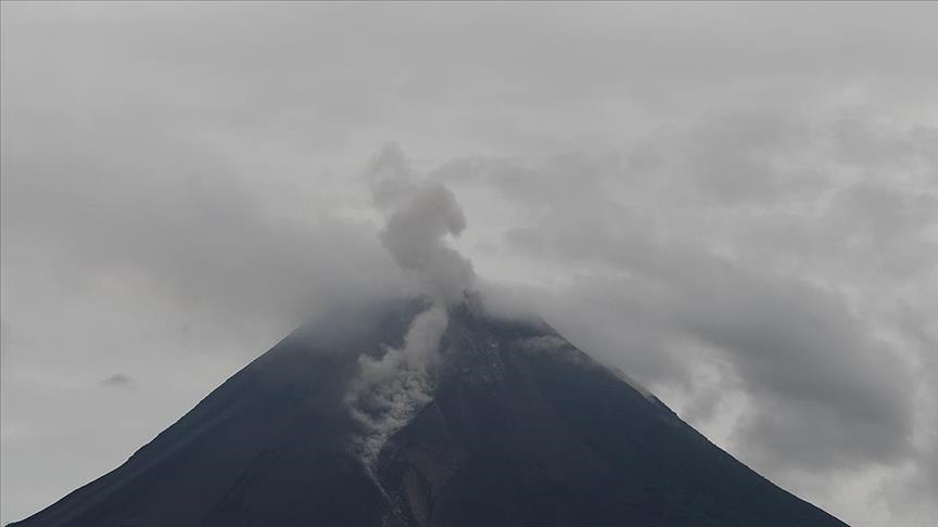 Mount Ibu erupts, spews hot ash, sand in Indonesia