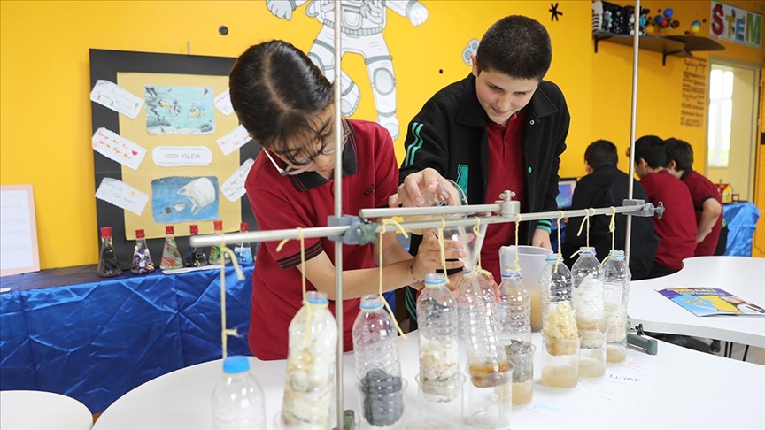 Sakarya'da ortaokul öğrencileri, "Harezmi Eğitim Modeli" ile kalıpların dışına çıkıyor