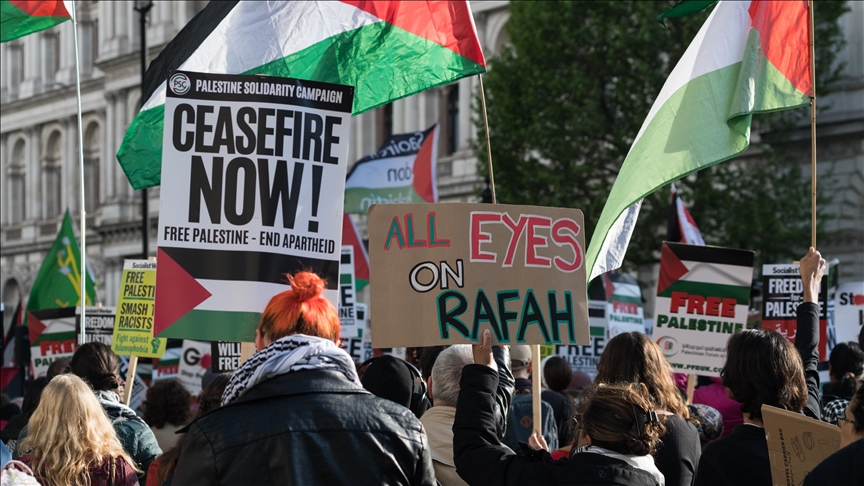 1000’s collect in central London to protest Israel’s Rafah bombing