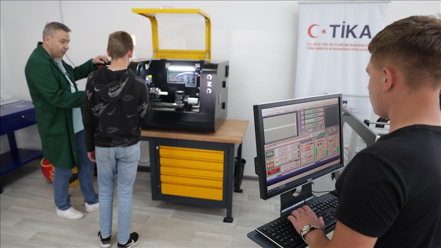 Projekat TIKA-e u BiH: U Srednjoj stručnoj školi Bugojno otvoren kabinet za operatere na CNC mašinama