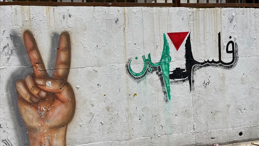Ürdün'deki Filistinli mülteciler, Gazze'yle dayanışma mesajlarını duvarlara çizdikleri grafitilerle veriyor