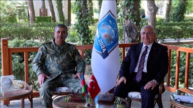 وزير الدفاع التركي يلتقي نظيره الأذربيجاني