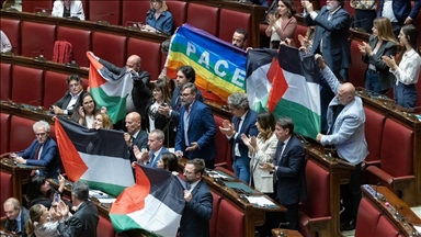 Italian lawmakers unfurl Palestinian flags in parliament