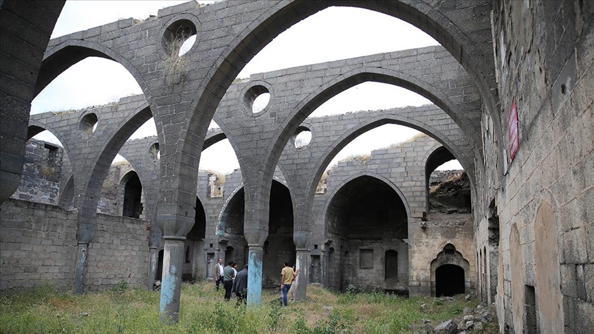 Diyarbakır'da 500 yıllık Surp Sarkis Ermeni Kilisesi'nin restorasyonu başlıyor