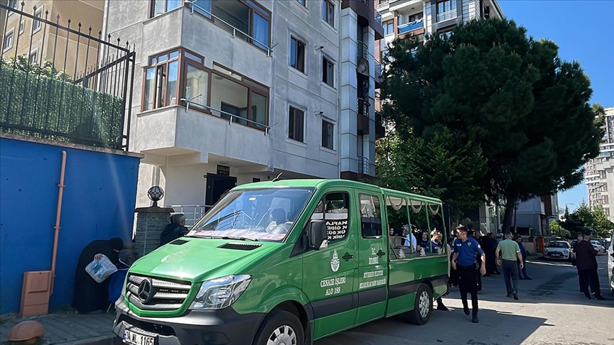 Kartal'da yangın çıkan binadaki 1 kişi öldü, 3 kişi dumandan etkilendi
