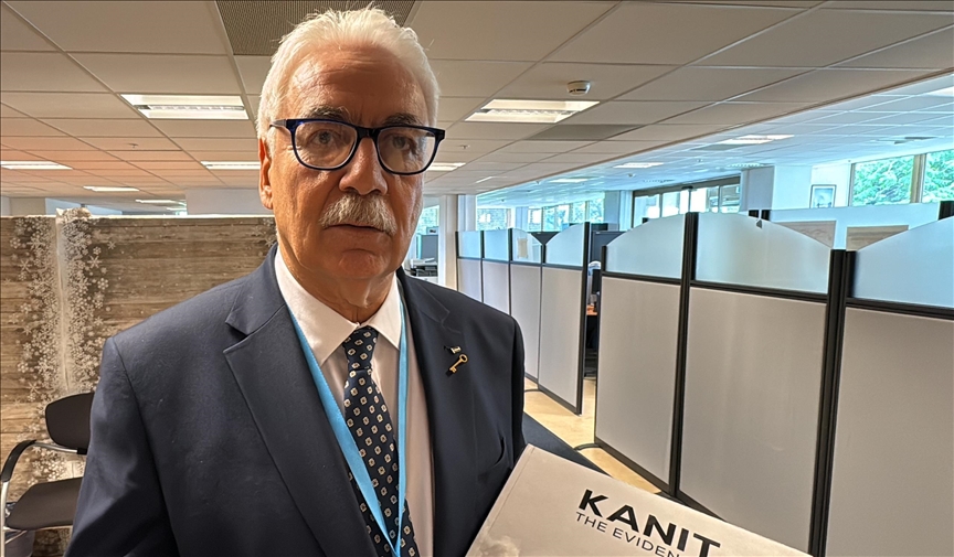 Palestinian health minister examines Anadolu book documenting Israel's war crimes in Gaza