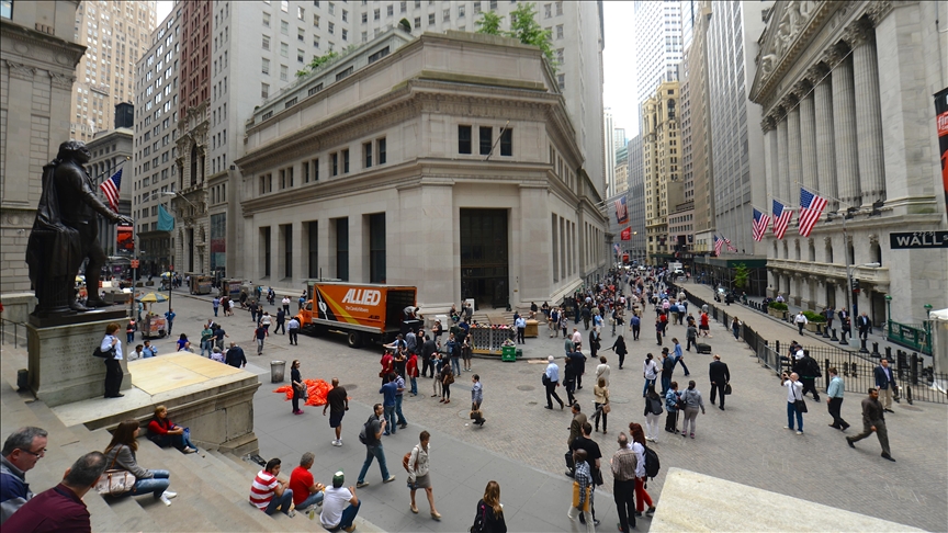 US economic activity continues to expand, prices rise modestly: Fed's Beige Book