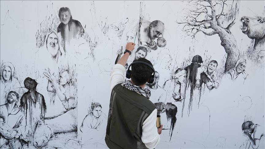بالفرشاة والألوان.. فنان تركي ينقل معاناة فلسطينيي غزة للعالم