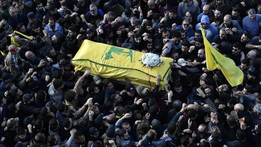حزب الله يعلن مقتل أحد عناصره في المواجهات مع إسرائيل