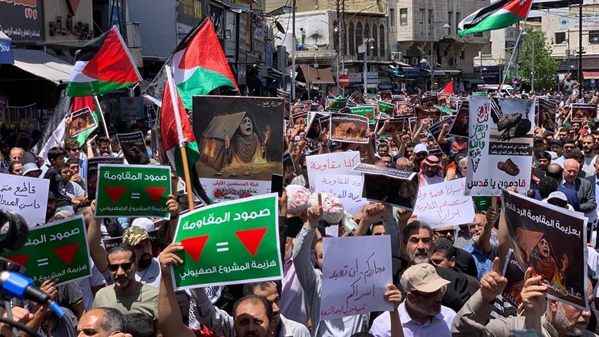 “الرد قادم”.. مسيرة لمئات الأردنيين بعمان تندد بمجازر رفح