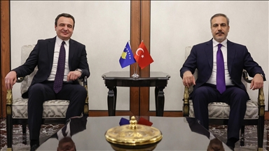 وزير الخارجية التركي يلتقي رئيس وزراء كوسوفو