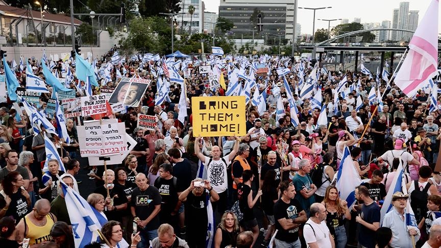 عشرات آلاف الإسرائيليين يتظاهرون للمطالبة بإبرام صفقة تبادل أسرى