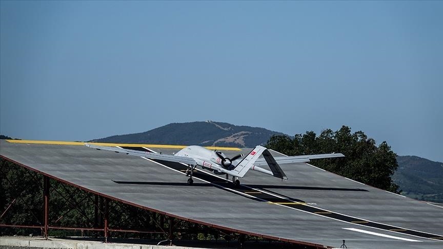 Turska bespilotna letjelica Bayraktar TB3 uspješno završila prvi test uzlijetanja na rampi