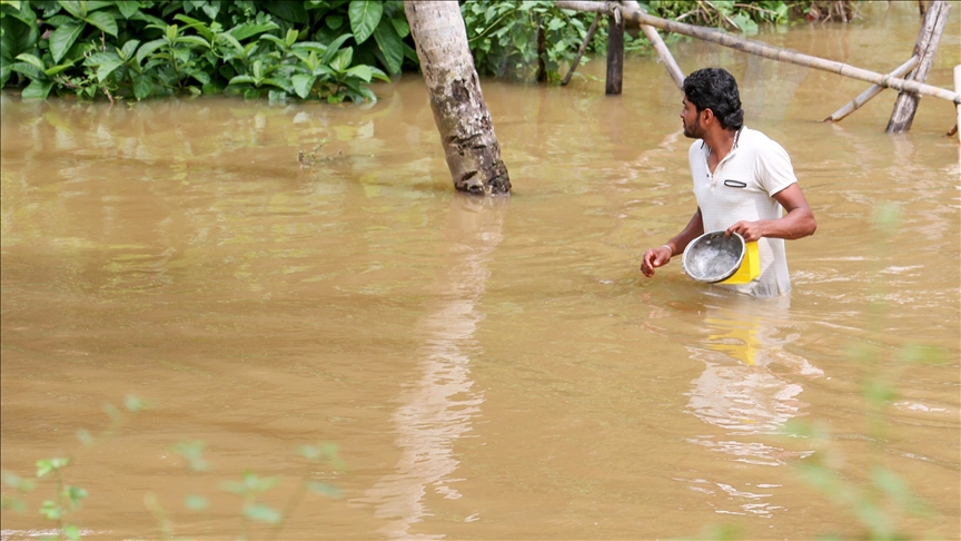 Sri Lanka'da şiddetli yağışlar sonucu meydana gelen sel ve heyelanda 10  kişi öldü