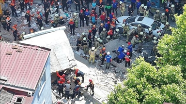 При обрушении здания в Стамбуле есть погибший и раненые