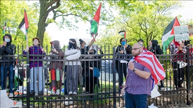 Chicago Üniversitesi'nin Filistin'e destek kampına katılan öğrencilere diploma vermemesi protesto edildi