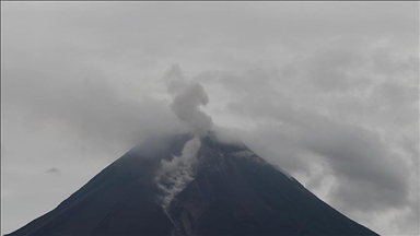 کوه آتشفشان ایبو در اندونزی فوران کرد
