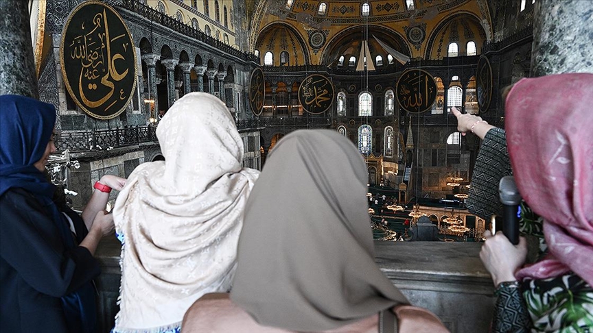 Misyon şefleri eşleri İstanbul'da Ayasofya ve Kariye'yi ziyaret etti